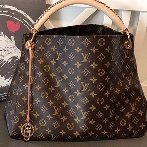 Meet your Posher, Shayls